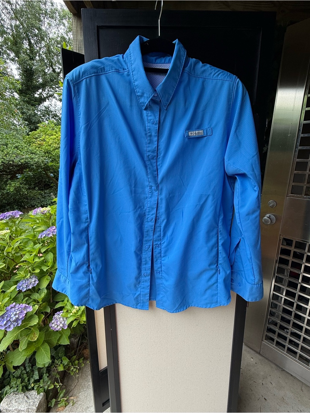 Columbia Women’s Electric Blue Lightweight Button-Front Shirt